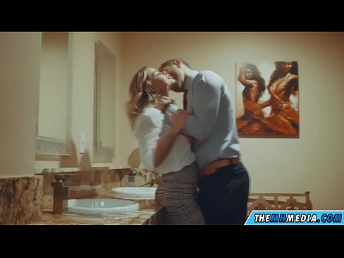 ❤️ когда грудастая блондинка соблазняет тебя в общественном туалете ❤️ Супер секс на нашем сайте com-milf-300.ru